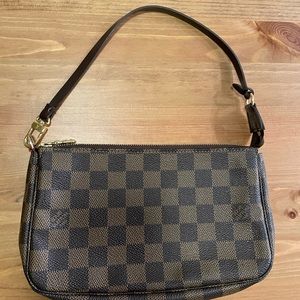 EUC Authentic Louis Vuitton pouchette